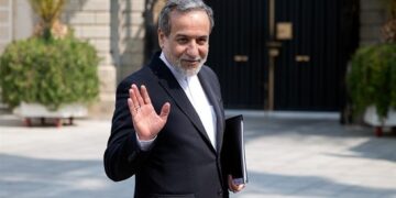 Araqchi Ridicules Israel’s Call for Cap on Range of Iranian Missiles