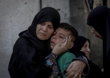 Israeli Bombardment Hits Displaced Families, Medical Centers in Gaza