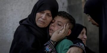 Israeli Bombardment Hits Displaced Families, Medical Centers in Gaza