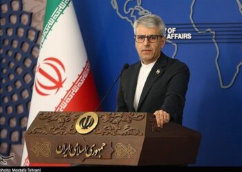 Iran Slams Latest US Sanctions on Energy Sector as Hostile, Illegal