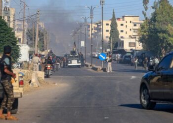 Israel steps up attacks on Syria, bombs army HQ in Damascus