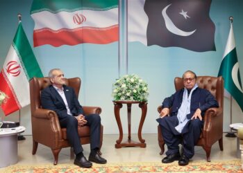 Iranian President Urges Muslim Cooperation in Pakistan Visit