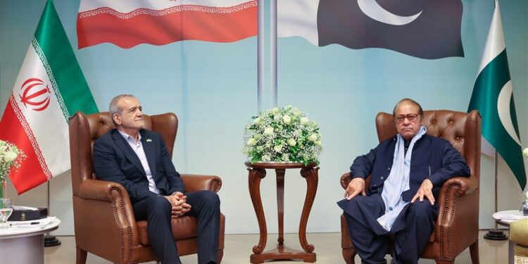 Iranian President Urges Muslim Cooperation in Pakistan Visit