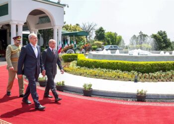 Iran, Pakistan Ink 12 Cooperation Deals