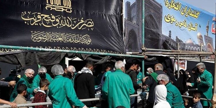 1,000 Imam Reza Shrine Servants Mobilized to Support Arbaeen Pilgrims in Iraq