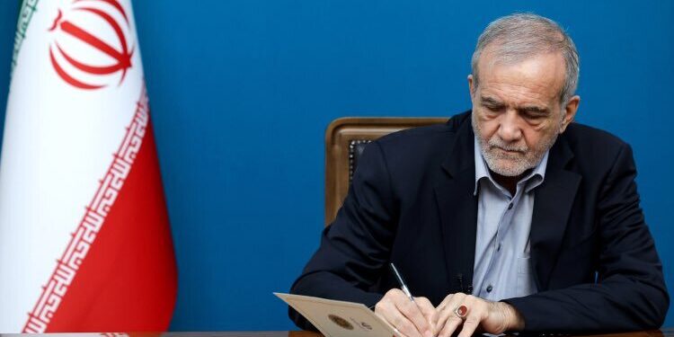 Pezeshkian: Journalist is frontline commander in defending truth