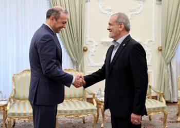 President: No foreign power should disrupt Iran-Armenia friendly ties