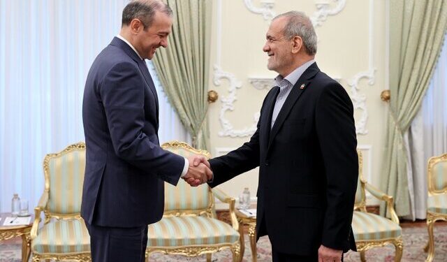 President: No foreign power should disrupt Iran-Armenia friendly ties