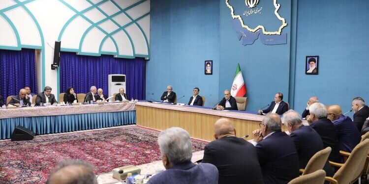 Pezeshkian: Foreign relations environment is favorable for economic activists