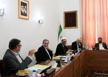 FM Calls for Legislation to Support Iranian Expats