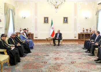 President: Iran Ready to Broaden Ties with Oman in All Fields