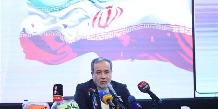 Araqchi: US Admits Iran Divided World on Snapback