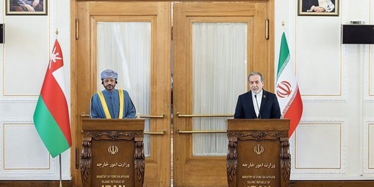 Oman Keeping Channels of Talks Open to Avert Challenges, FM Says in Tehran